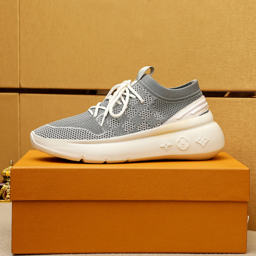 Men's men's shoes 💰480💐 Louis Vuitton Louis Vuitton 2025 new four-season lace-up series! The complex fly-knitting process for shoe uppers is now on the market. The counter has LV shape embossed stitching with original patterns, original raw materials, fabrics, and original fly-knitting! The inside is original and customized! 1:1 outsole mold opening! Foam outsole! 38-44 (45 customized)